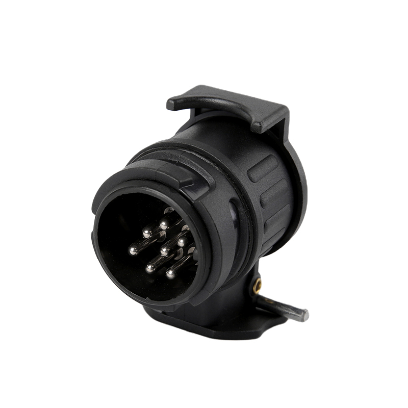 Adaptér 13kolíkovej zástrčky do 7kolíkovej zásuvky JH005-A